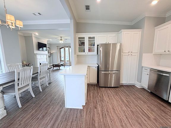 4th image of 10613 Springglen Ct