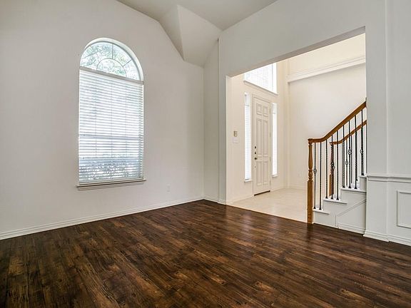 4th image of 4300 Rock Springs Dr