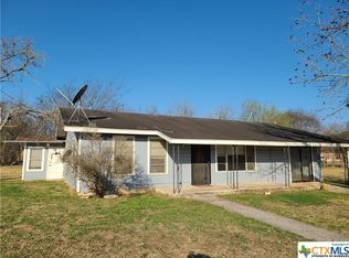 500 N Nixon Ave, Nixon, TX 78140