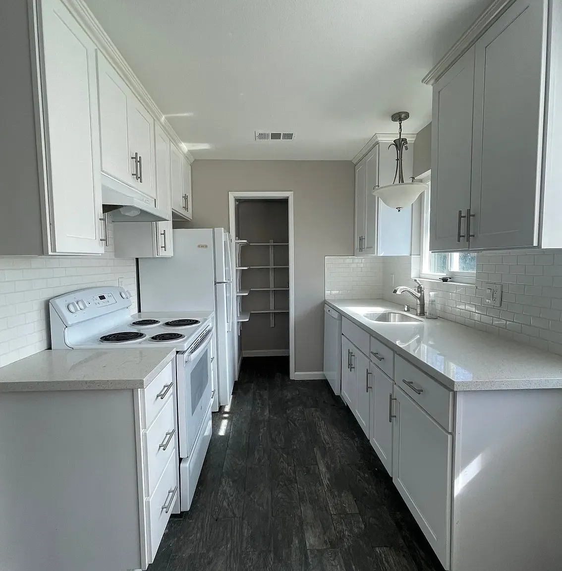 2 bed, 1014 sqft, $3,678 — Photo 1