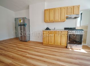 25-20 21st St #3R, Astoria, NY 11102