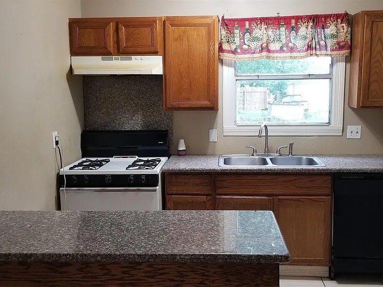 4515 White Rock St — Photo 7