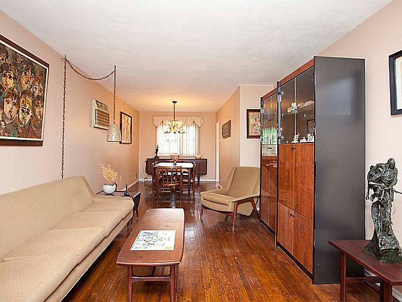3rd image of 20 Regina Pl