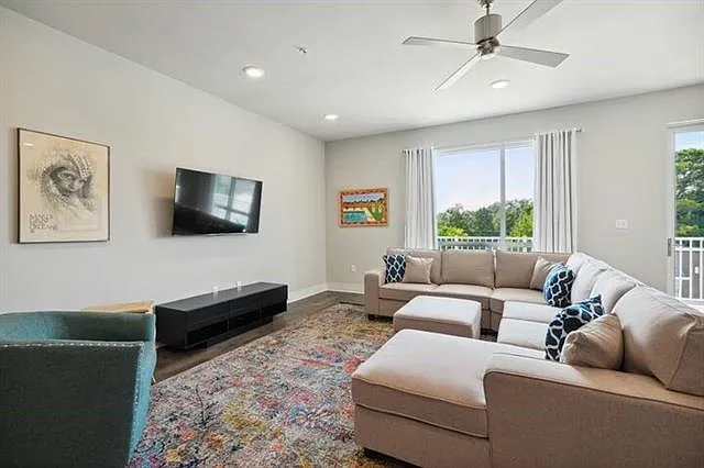 900 Bartholomew St #416 — Photo 9