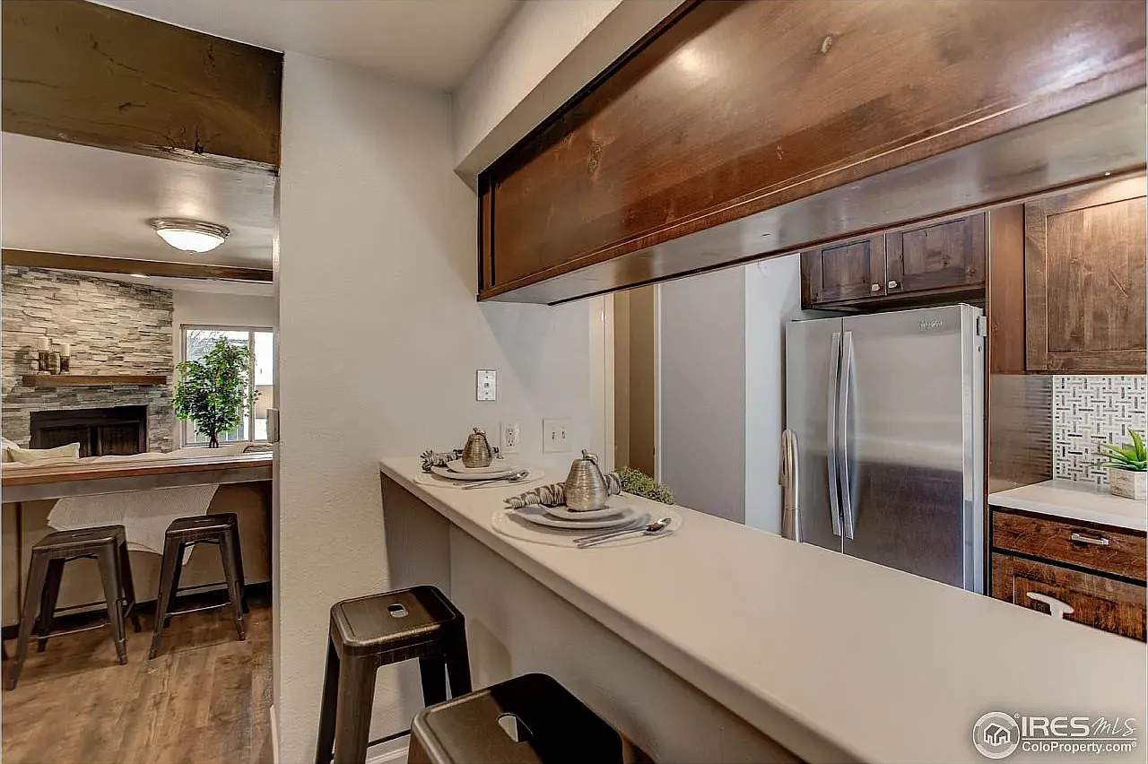 3 bed, 2.5 bath, 1645 sqft, $2,650 — Photo 2