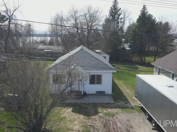 828 Louis St, Lanse, MI 49946