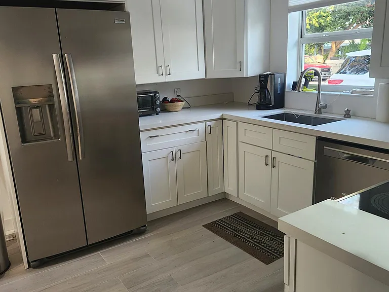 100 N Ocean Ln — Photo 17