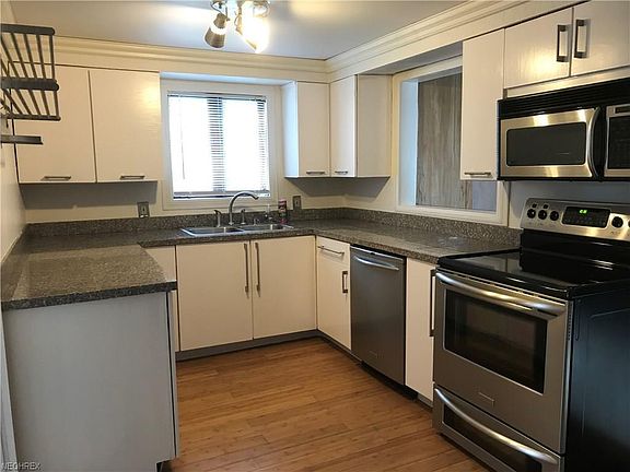 Updated Kitchen with stainless steel appliances!