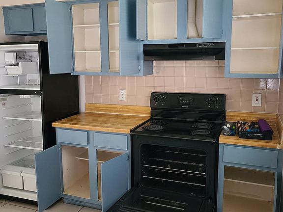 4th image of 219 Fairlane Ave #219