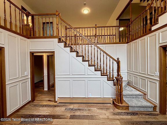4th image of 449 Country Club Ln