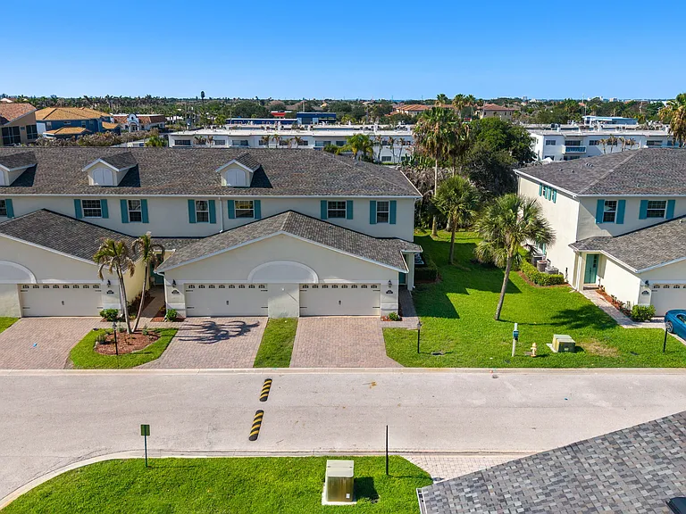 1011 Steven Patrick Ave — Photo 3