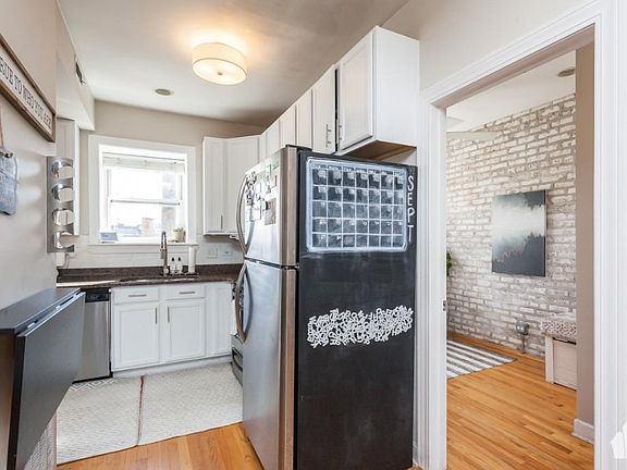 4th image of 4012 N Albany Ave #B-2