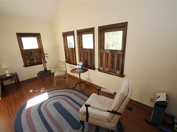 4th image of 53 Dake Ave