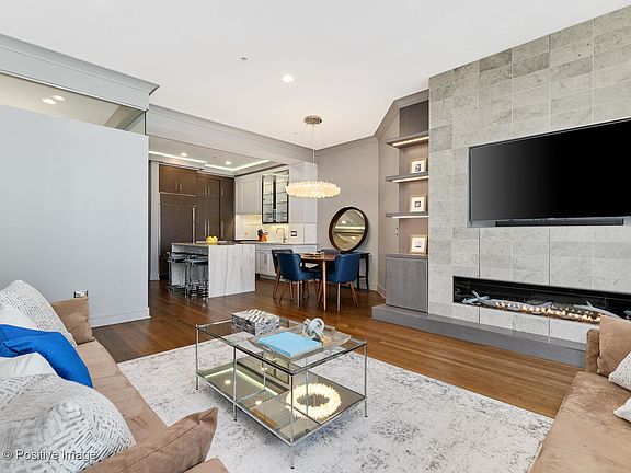 5th image of 500 W Superior St #713