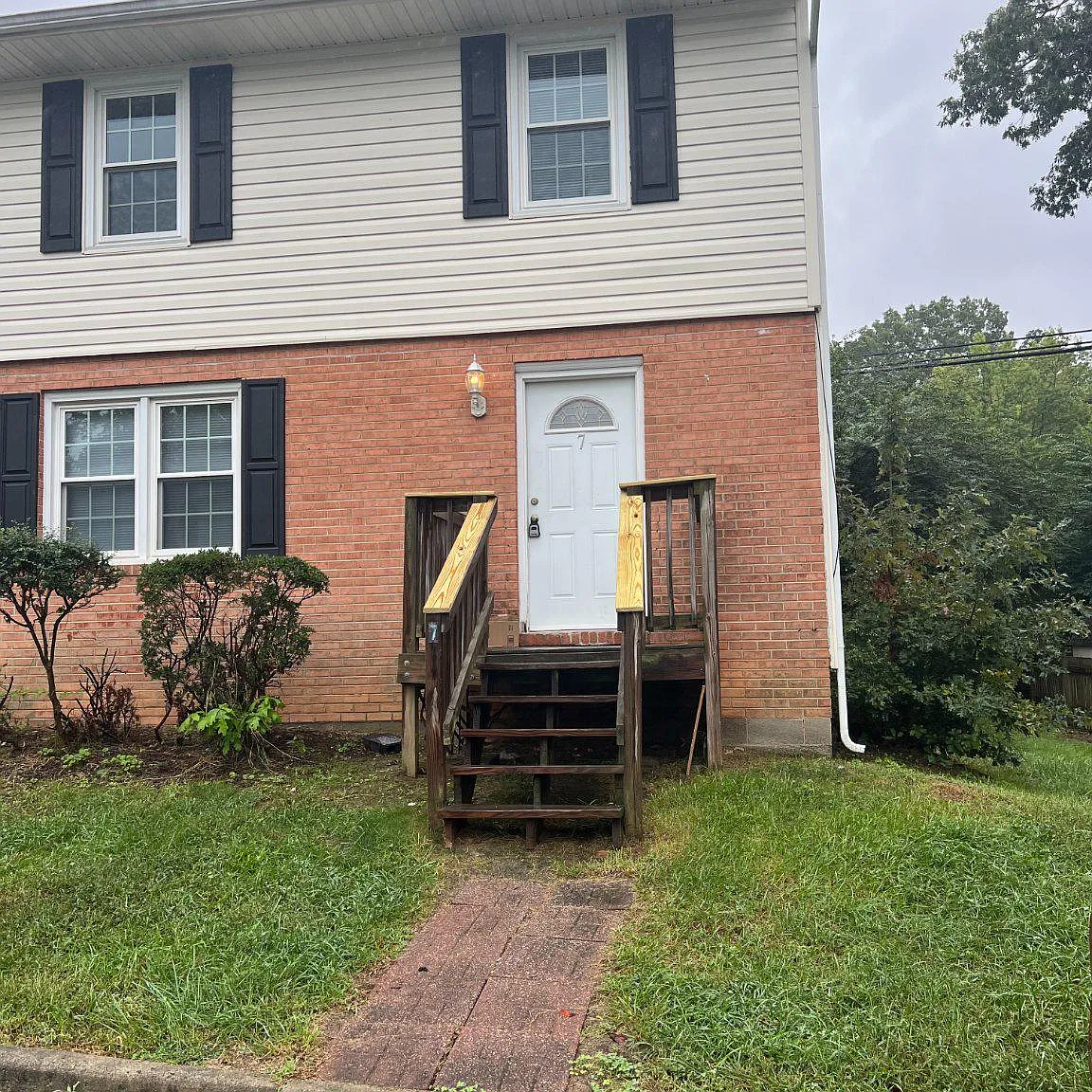 3 bed, 1.0 bath, 1152 sqft, $2,000 — Photo 1