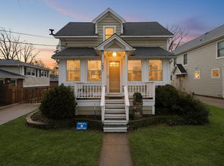 237 W Austin Ave, Libertyville, IL 60048