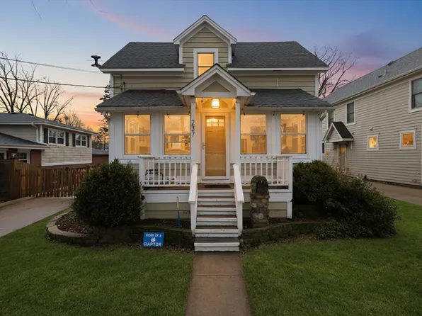 237 W Austin Ave, Libertyville, IL 60048