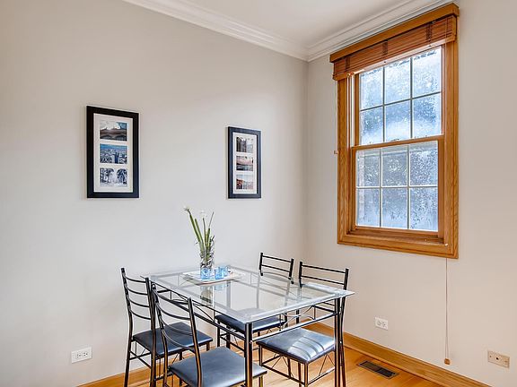3rd image of 1152 W Wrightwood Ave #2
