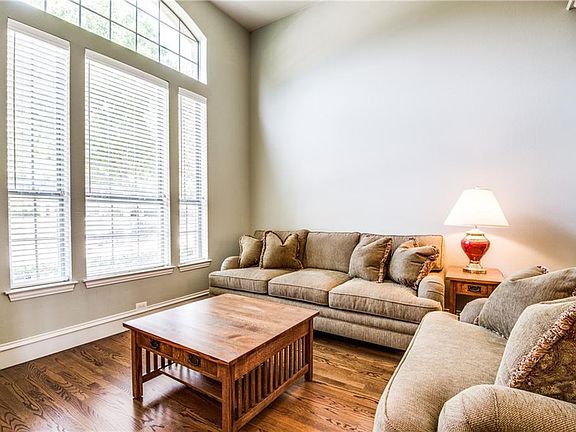 5th image of 15267 Mountain View Ln