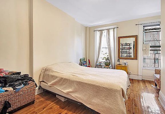 2nd image of 1565 2nd Ave APT 2