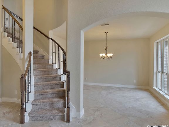 4th image of 589 Oak Brook Dr