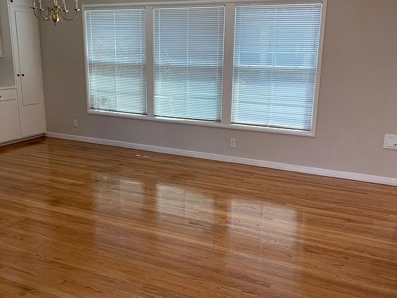 3rd image of 1009 Chula Vista Ave