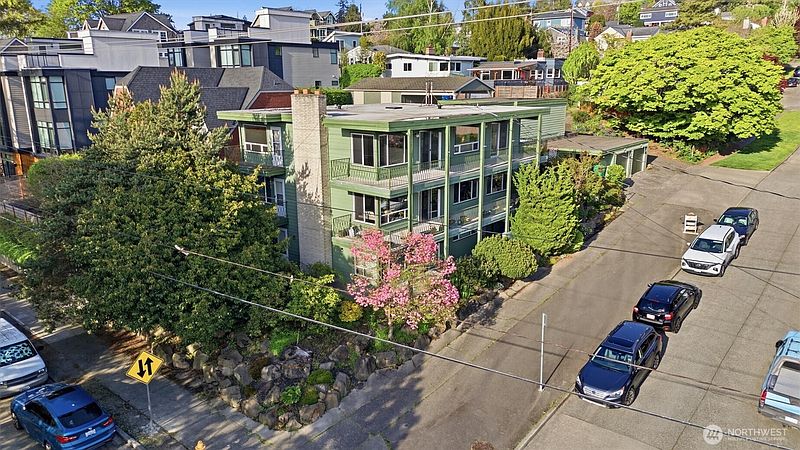 4th image of 1318 W Barrett Street