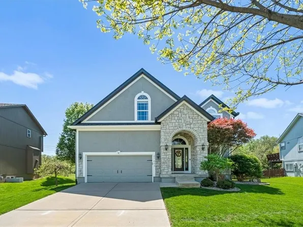 21603 62nd St, Shawnee, KS 66218