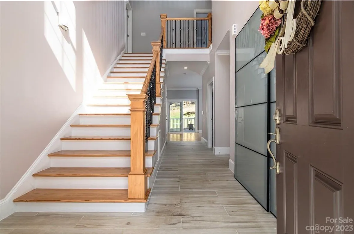 4 bed, 2874 sqft, $4,200 — Photo 2