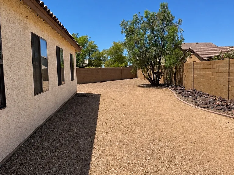 2562 W Alta Vista Rd — Photo 6