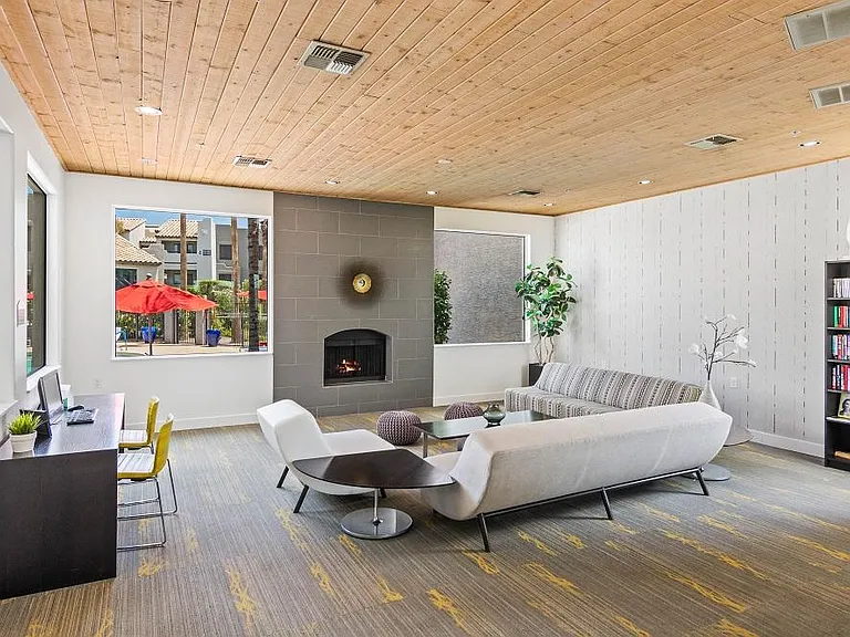 Cabrillo Apartments — Photo 14