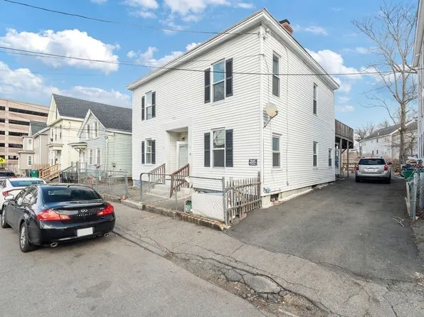 16-18 Ash St, Lowell, MA 01852