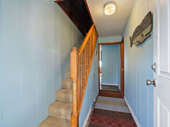 4th image of 633 N Pacific St