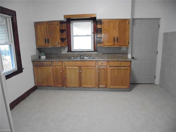 4th image of 4709 Gifford Ave