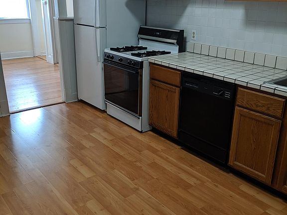5th image of 3123 N Kenmore Ave #1
