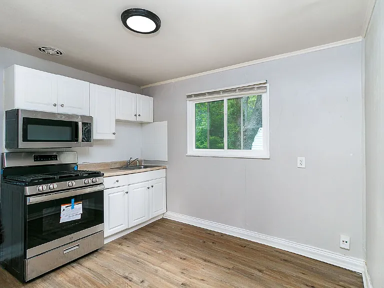 10348 Earl Dr — Photo 9