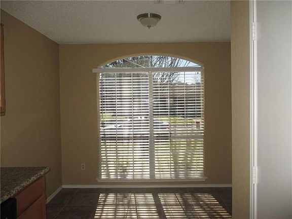4th image of 1912 Willow Park Dr