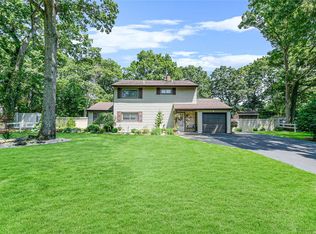 33 Marc Dr, Ridge, NY 11961