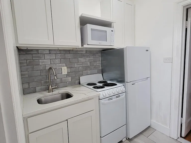 518 Madison Ave #1 — Photo 6