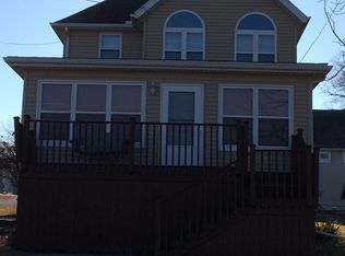 207 S Main St, Walnut, IL 61376