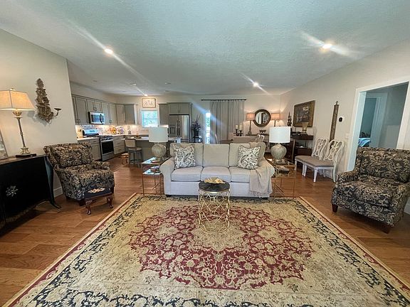 5th image of 419 N Willowbrook Dr