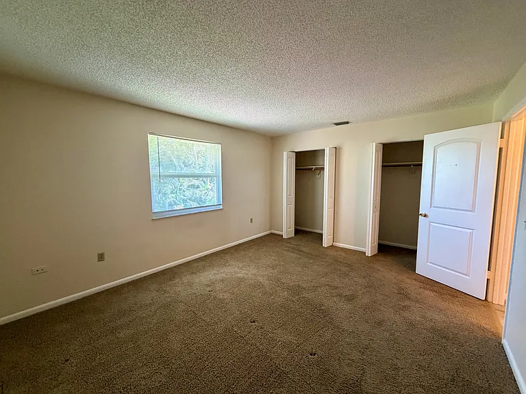 603 SW 35th St #9 — Photo 4