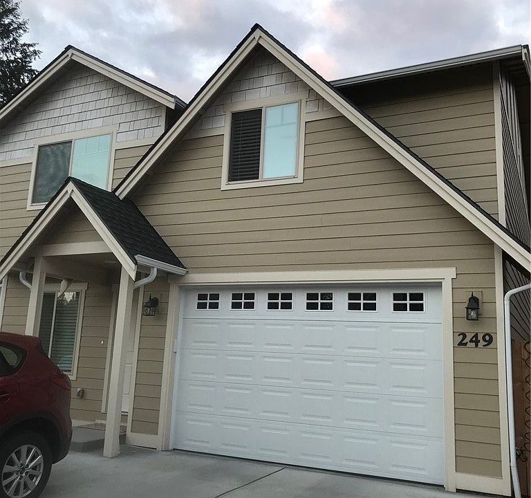 2nd image of 249 NE Tronson Cir