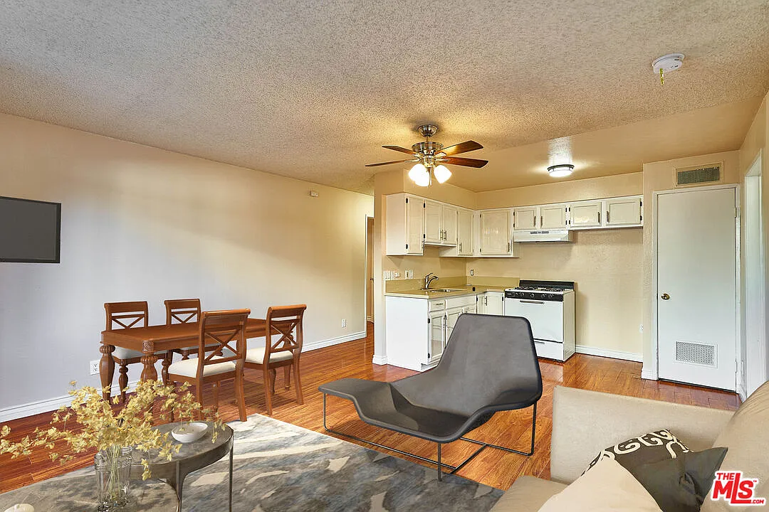 2 bed, 2.0 bath, 1000 sqft, $2,500 — Photo 1