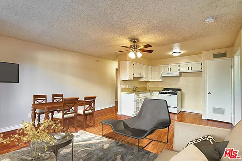 820 S Saint Andrews Pl #203 Photo 1 820 S Saint Andrews Pl #203 Photo 1