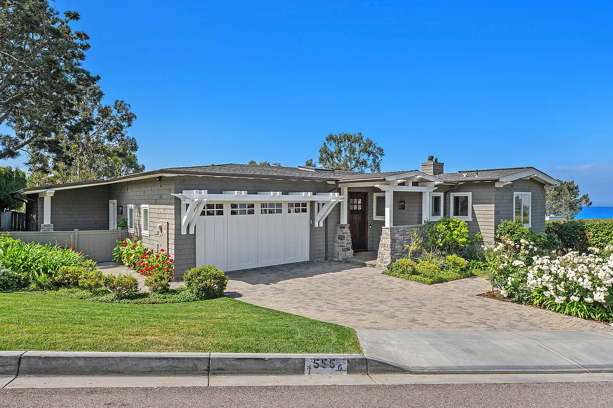 6 bed, 5.5 bath, 4147 sqft, $32,500 — Photo 1