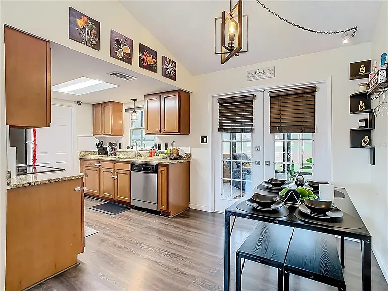 1203 Mandarin Dr — Photo 13