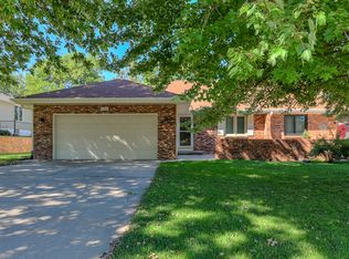 1314 Edgewood Blvd, Papillion, NE 68046