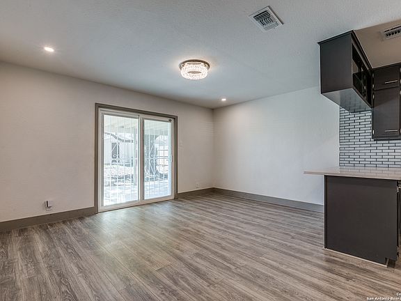 5th image of 310 STIMMEL ST