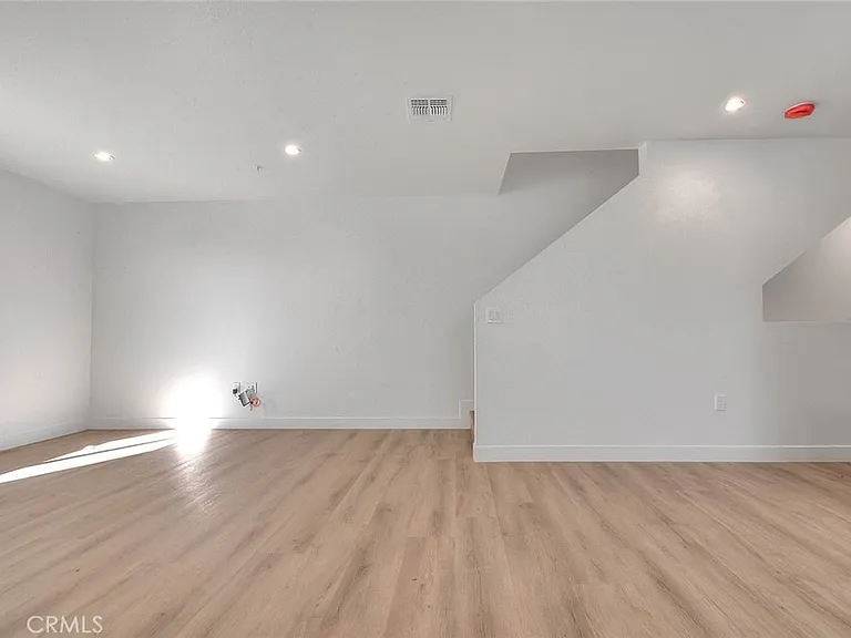 5852 Vineland Ave #5852-2 — Photo 30